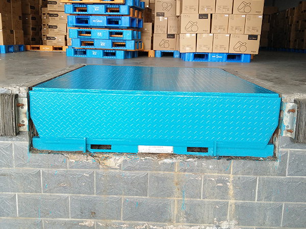 固定式登車(chē)橋